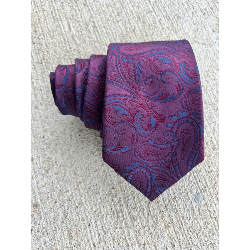 Ryan Seacrest Distinction Mens Burgundy Navy Silk Jacquard Paisley Tie 3x56